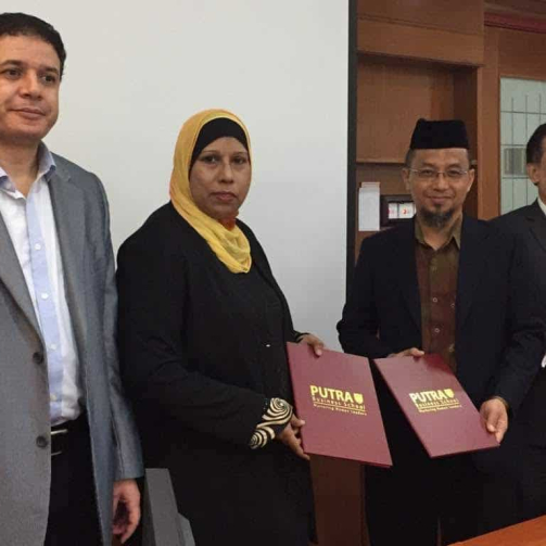 VIA-has-been-appointed-as-Putra-Business-Schools-Language-centre.-Signing-agreement-with-the-President-Prof-Zulkarnain-bin-Yusop
