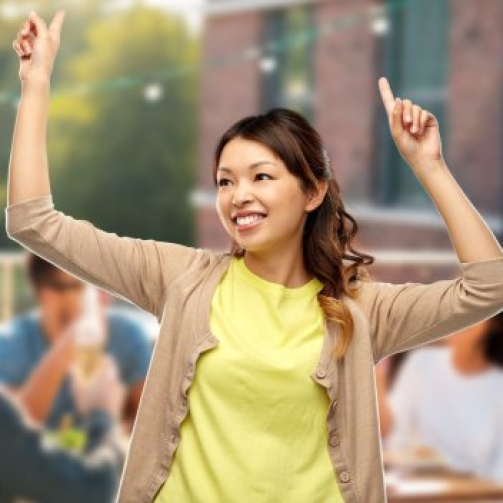 students with English writing tasks during class